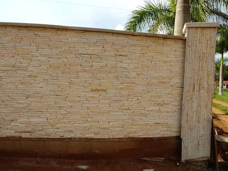 Revestimento de pedra em parede externa